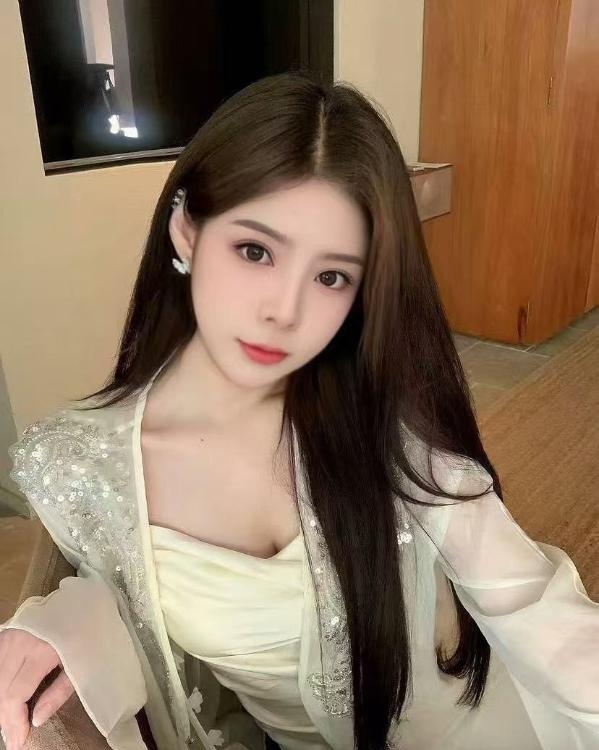 巨乳细腰小妖精