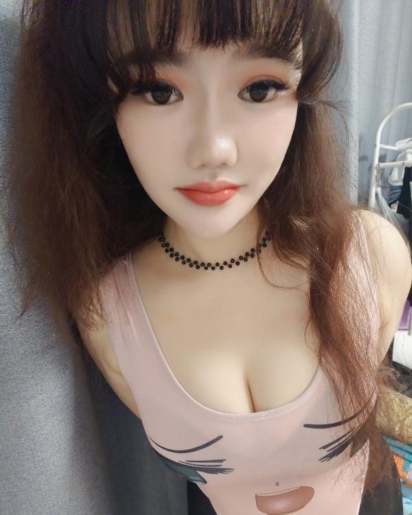 技术不错的巨乳妹