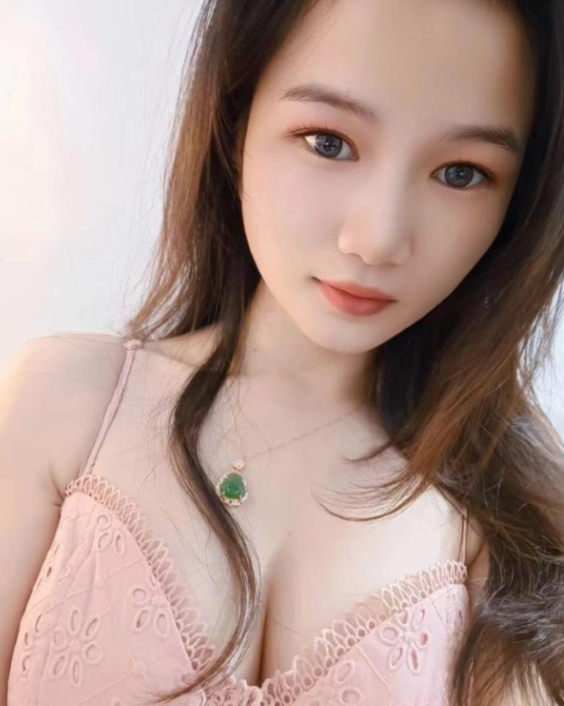 新乡白皙美女兼职初下海